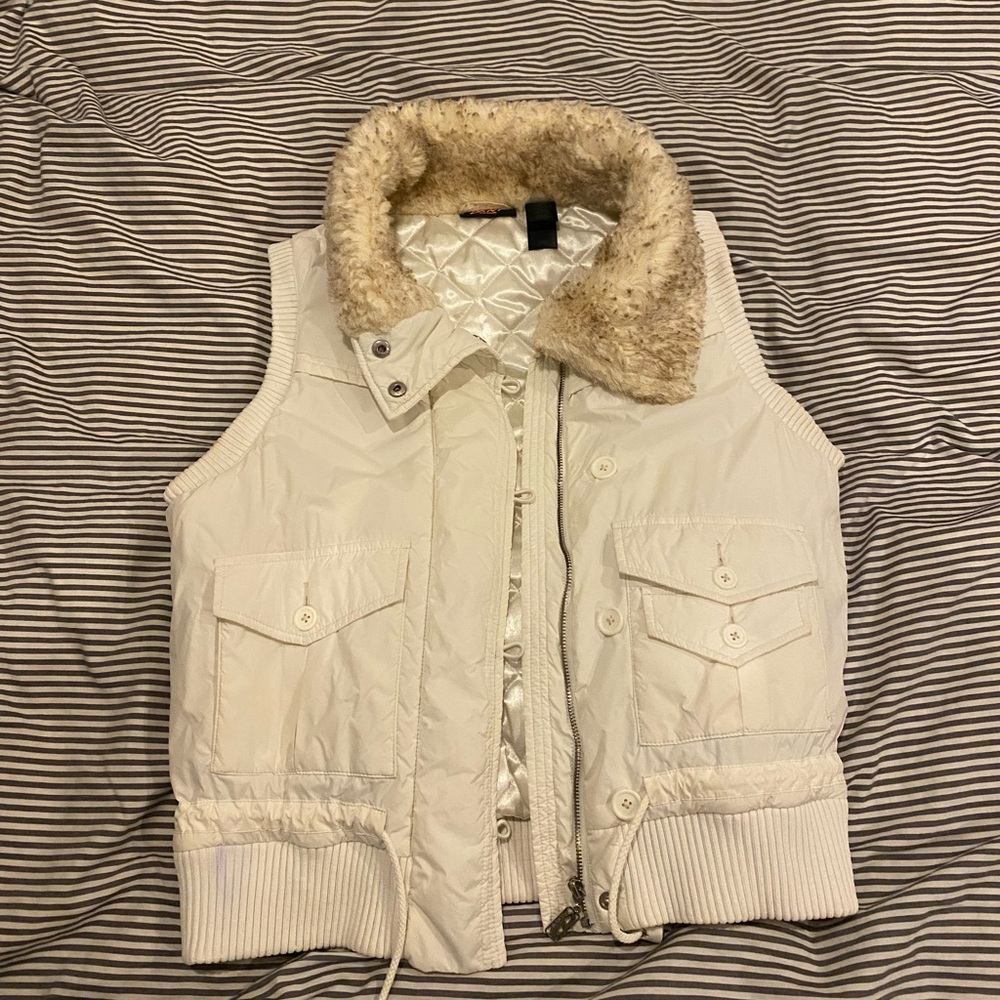 Vintage DKNY vest

Women’s size large